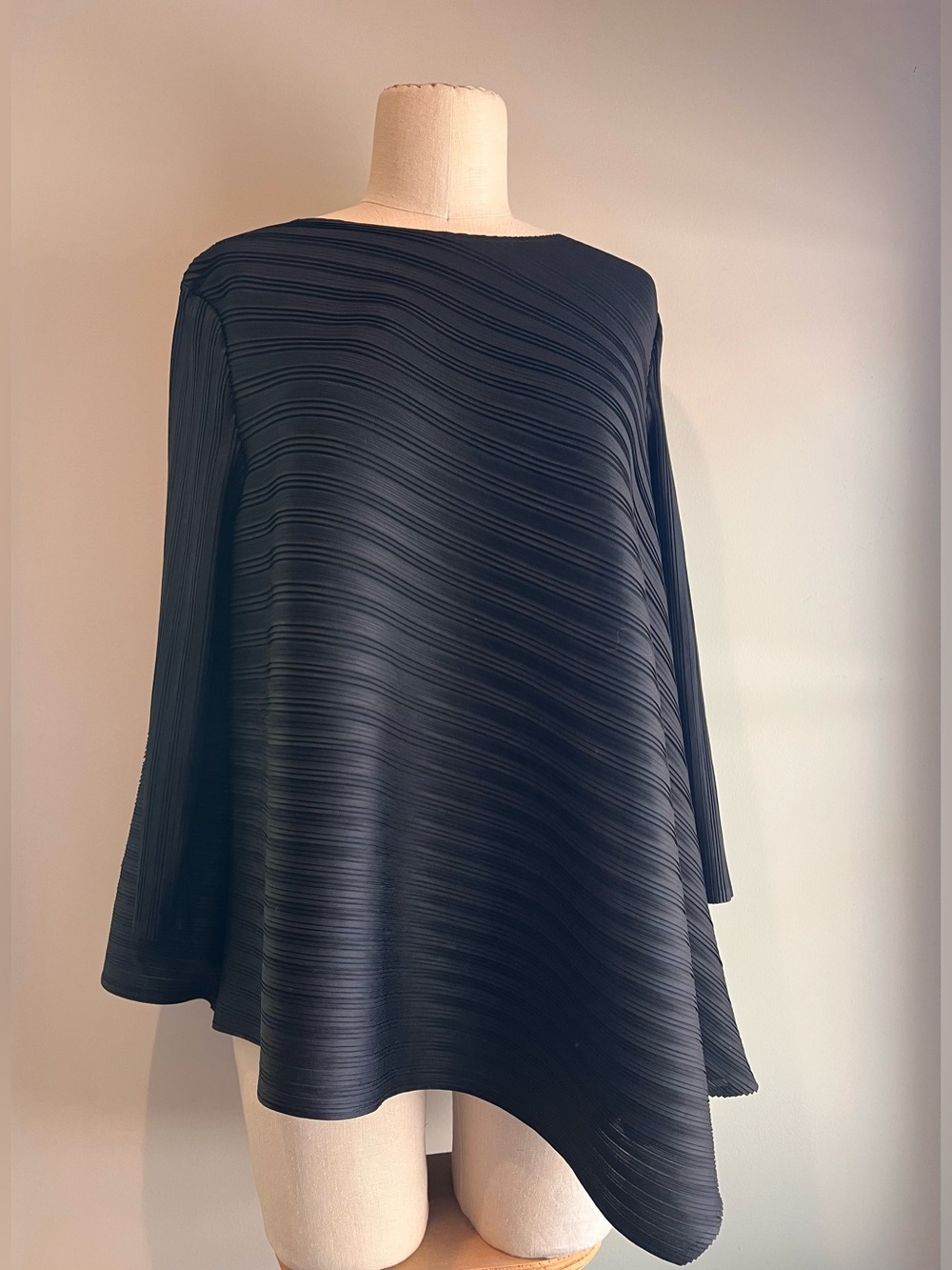 Vanite Couture black pleated asymmetrical pullover top blouse OS
